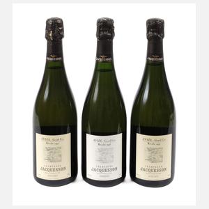 Drei Flaschen Jahrgangschampagner