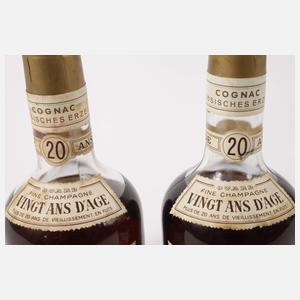 Zwei kleine Flaschen Otard