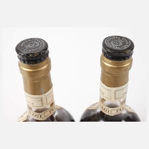 Zwei kleine Flaschen Otard