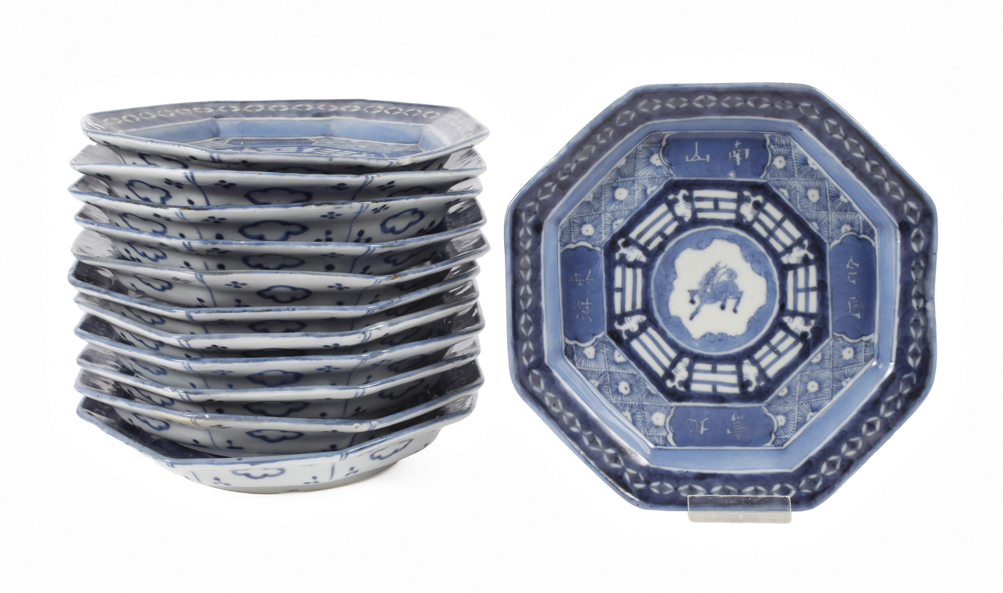 Zwölf Teller Blaumalerei