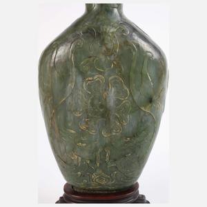 Steinschnitzerei als Vase