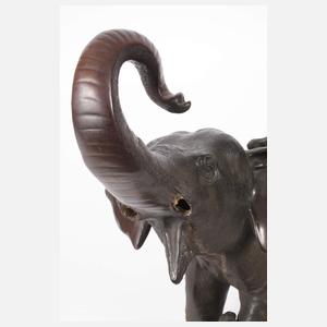Großes Okimono eines Elefanten
