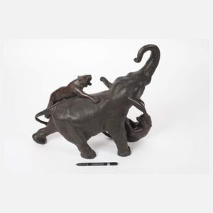 Großes Okimono eines Elefanten
