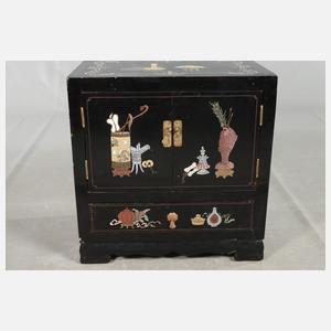 Kleiner Lackschrank