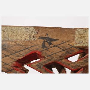 Drei Reliefschnitzereien