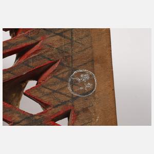 Drei Reliefschnitzereien