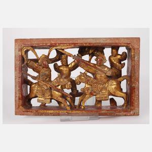 Drei Reliefschnitzereien