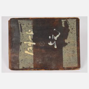 Drei Reliefschnitzereien