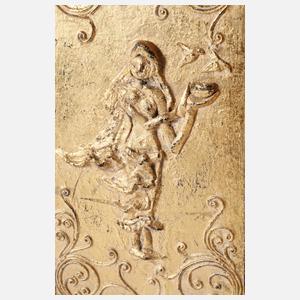 Kleines Zierschränkchen