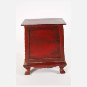 Kleines Zierschränkchen