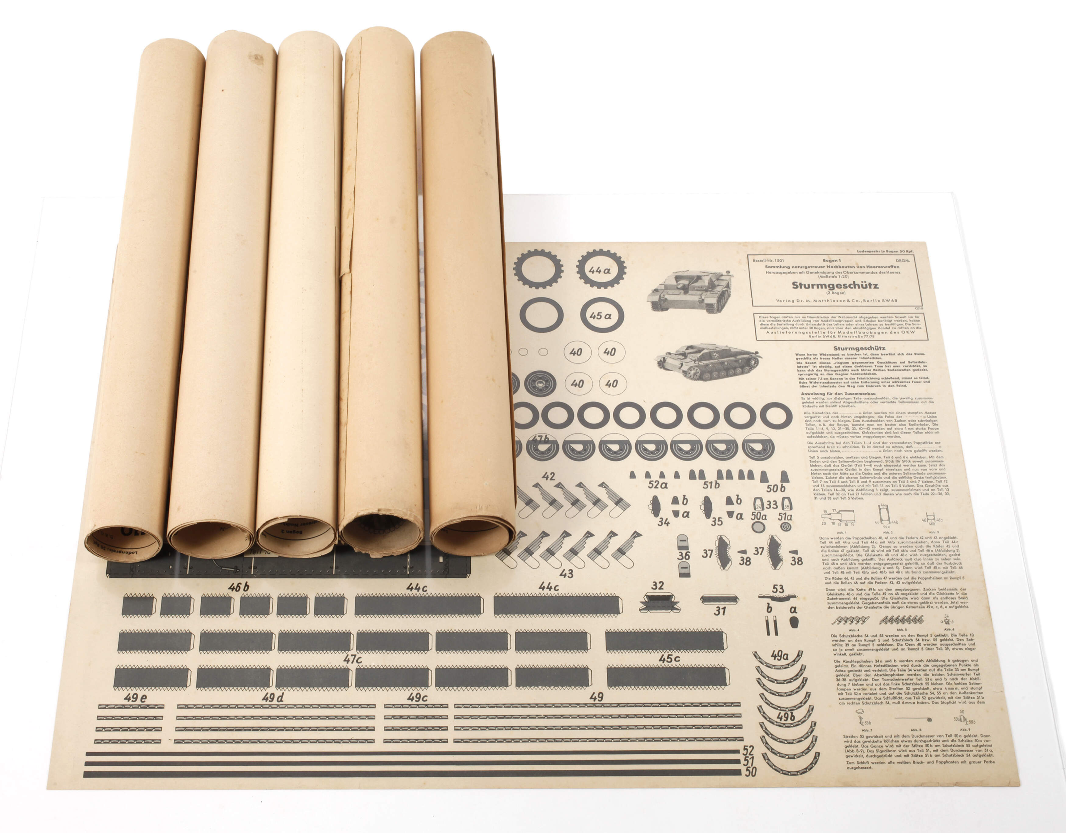 Bastelbögen für Flugzeuge und Sturmgeschütz