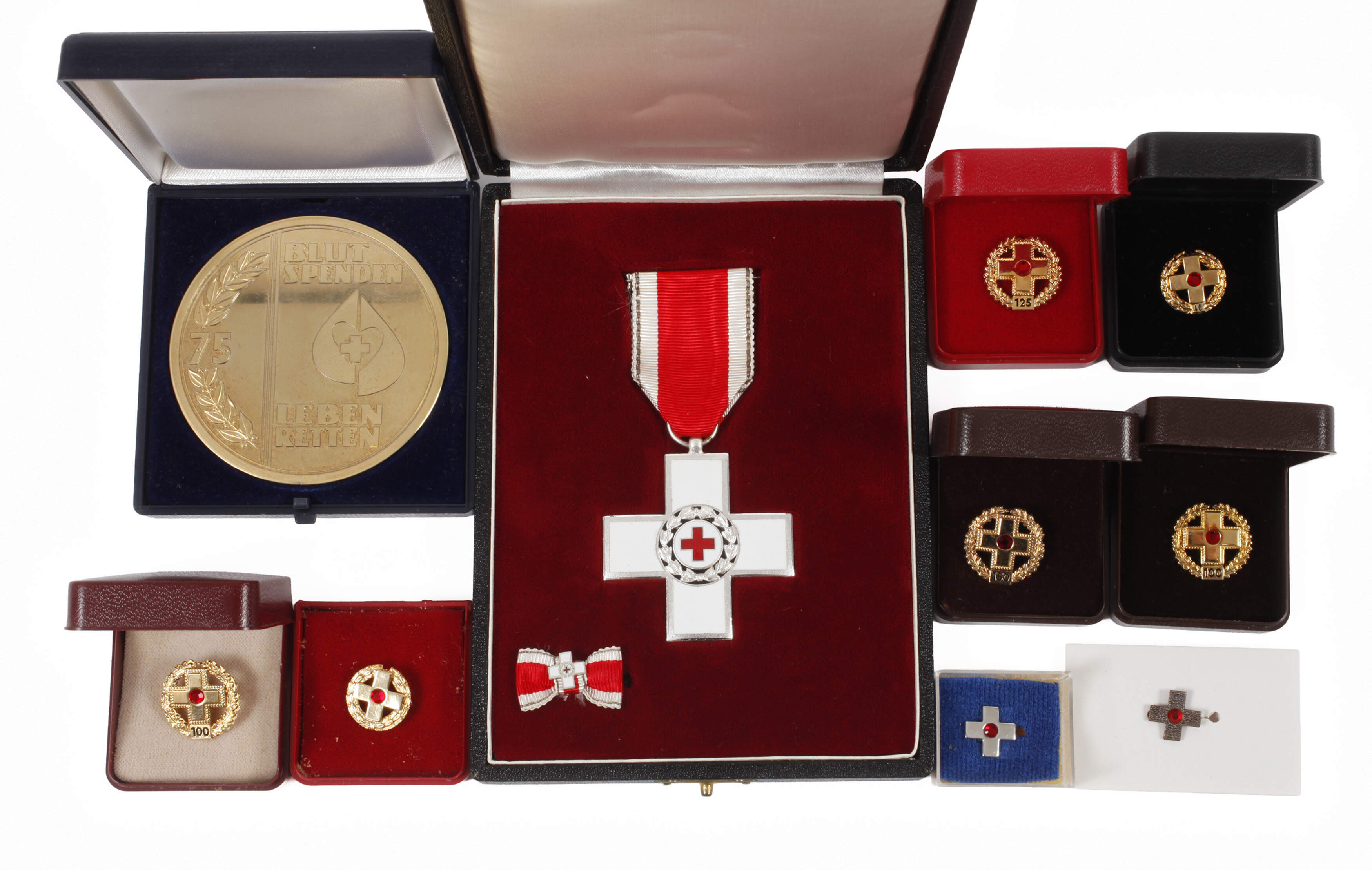 Konvolut Abzeichen und Medaillen Rotes Kreuz