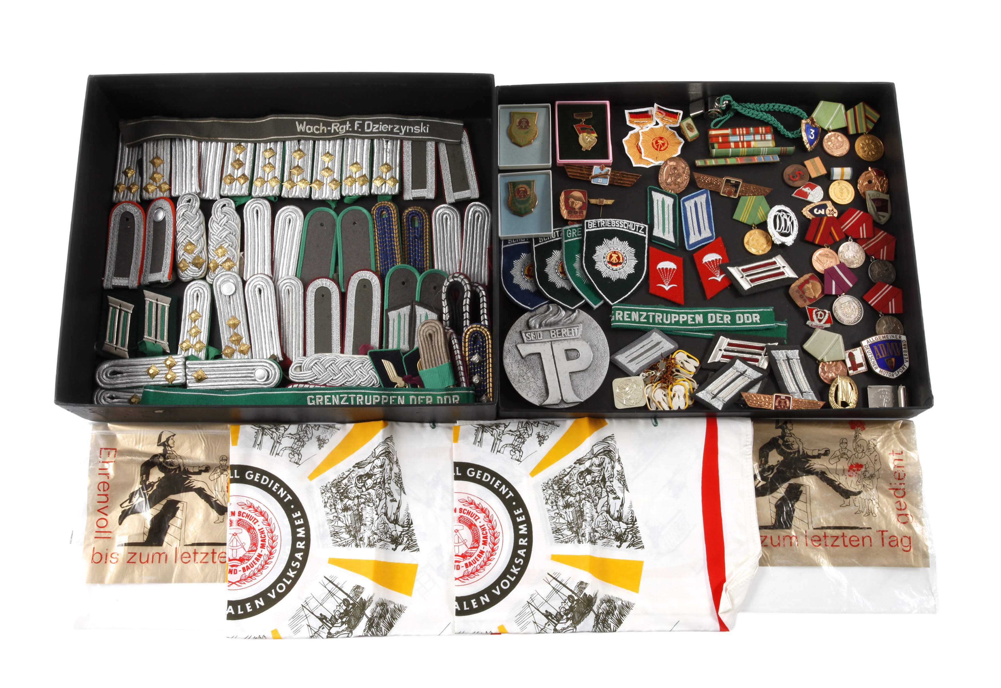 Großes Konvolut Abzeichen und Effekte DDR