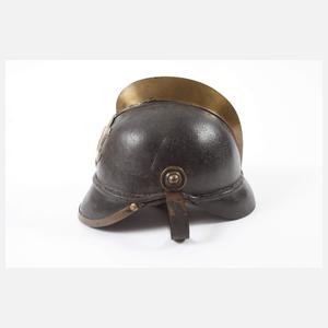 Historische Feuerwehruniform mit Helm