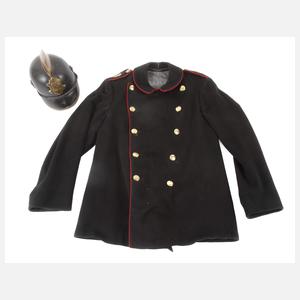 Historische Feuerwehruniform mit Helm