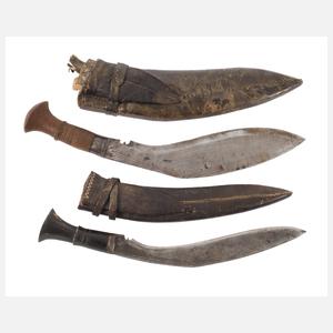 Zwei Kukri Messer