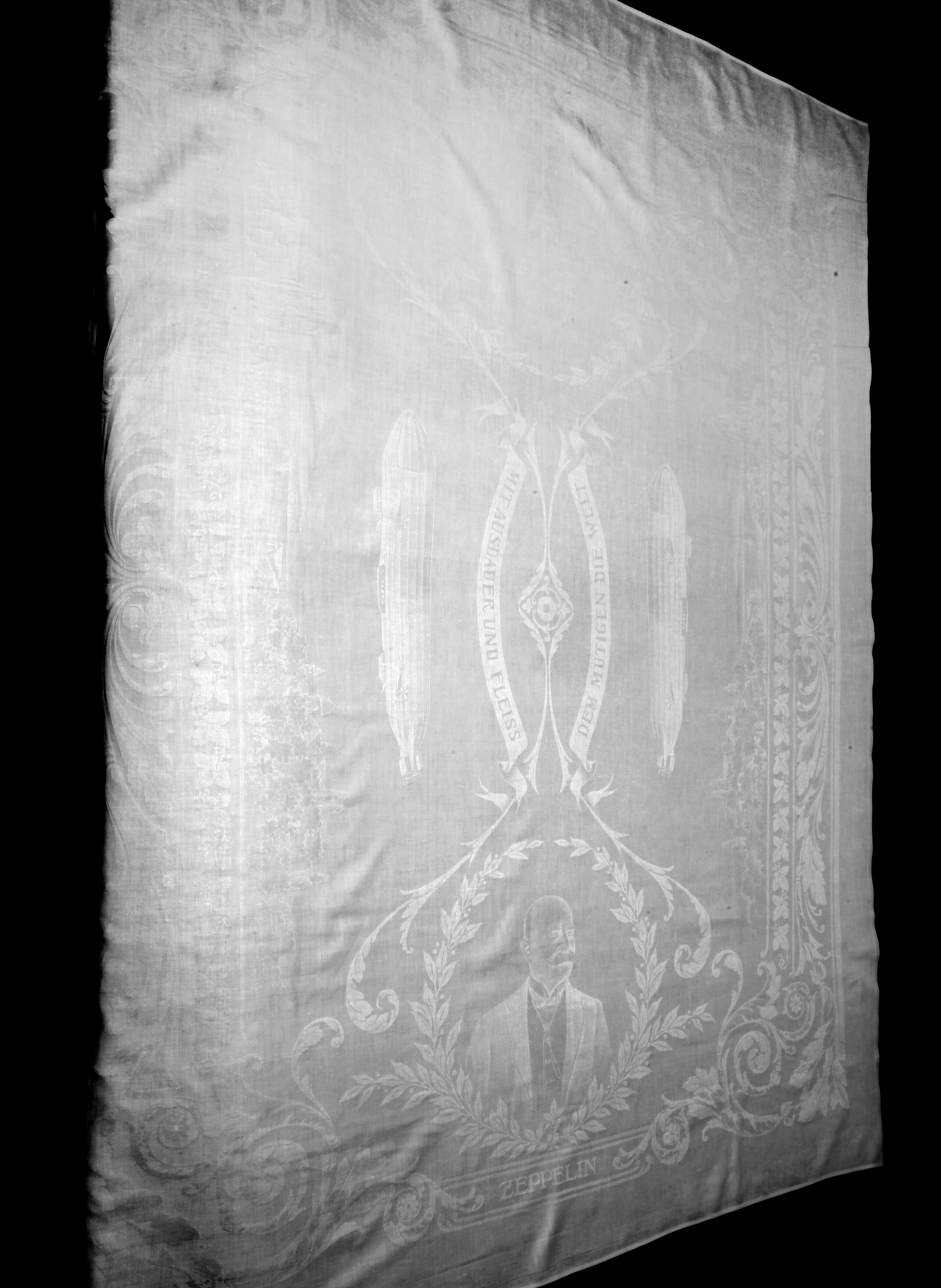 Seltenes Gebilddamast-Tuch "Zeppelin"