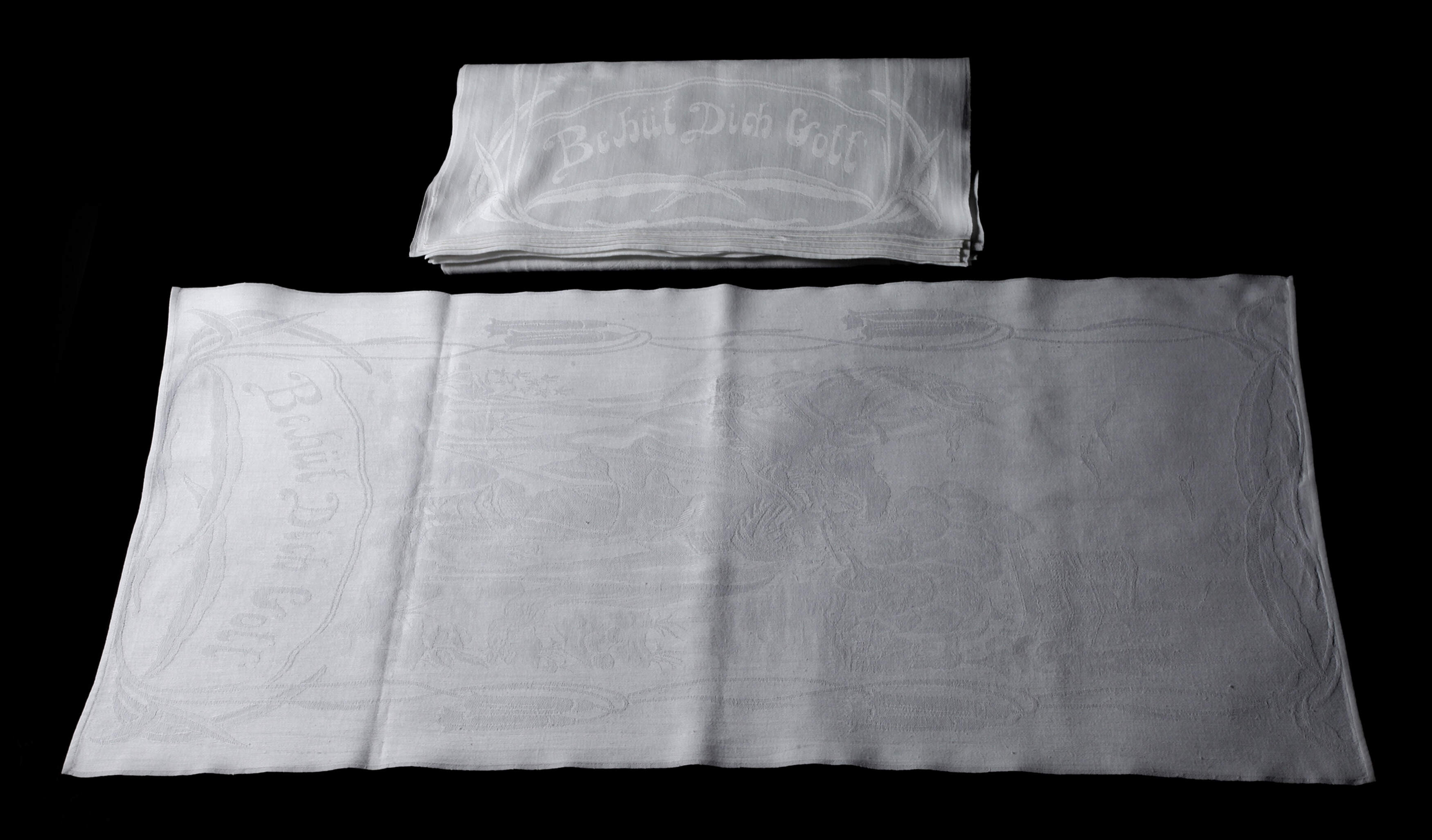 Set Gebilddamast-Handtücher mit Trompetermotiv