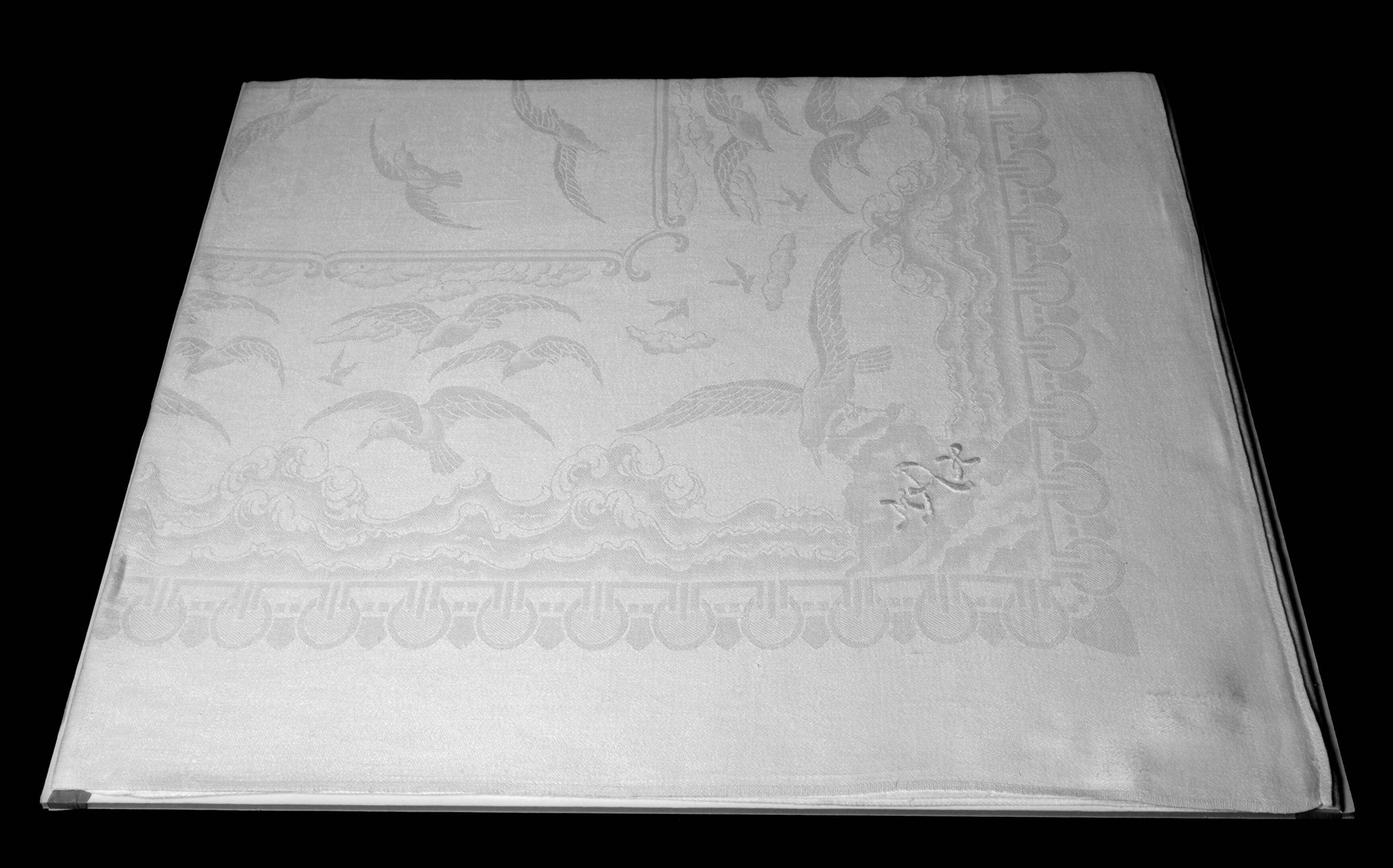 Schwedisches Gebilddamast-Tuch mit Möwenmotiv