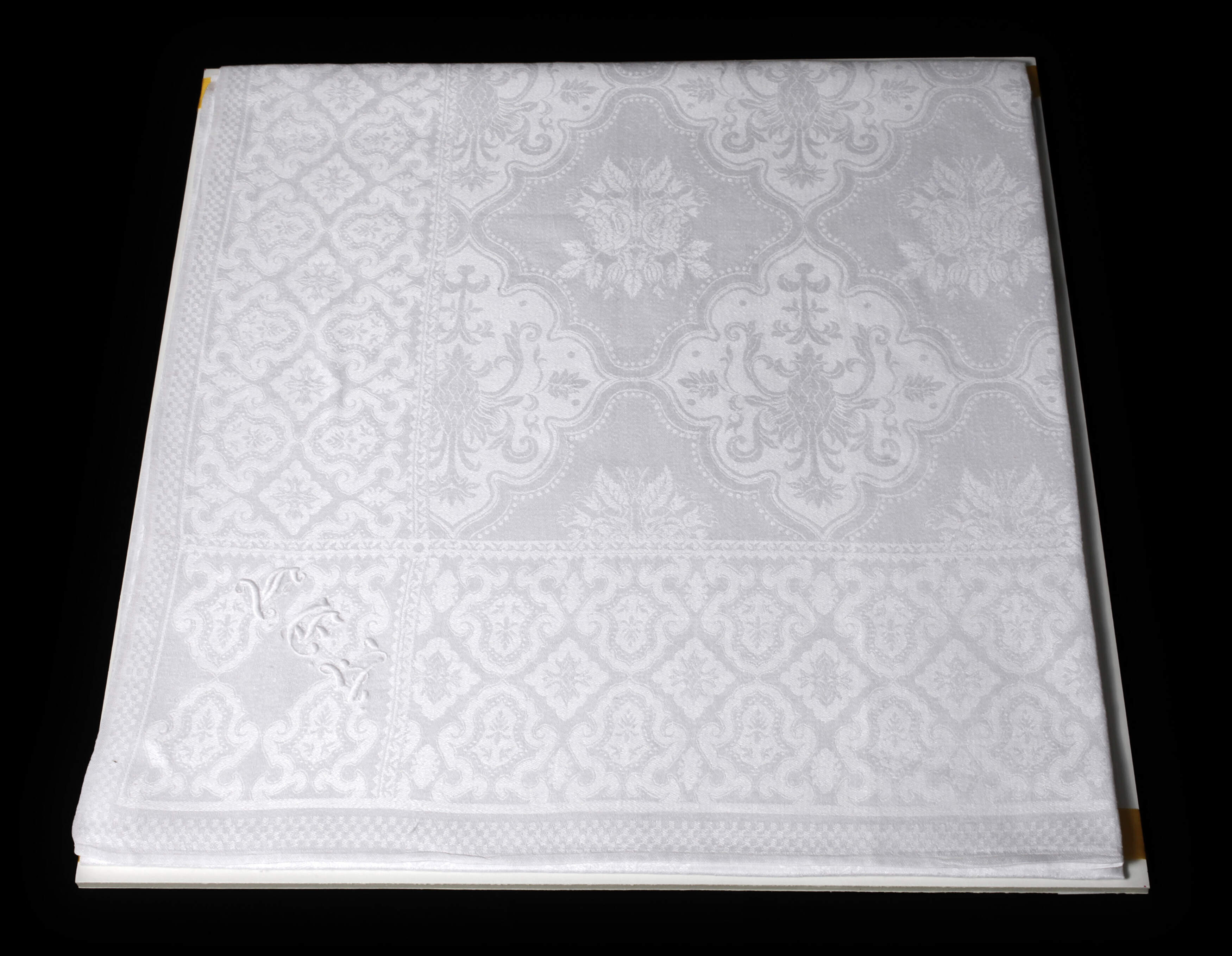 Biedermeier-Tischtuch mit Blumenparkett