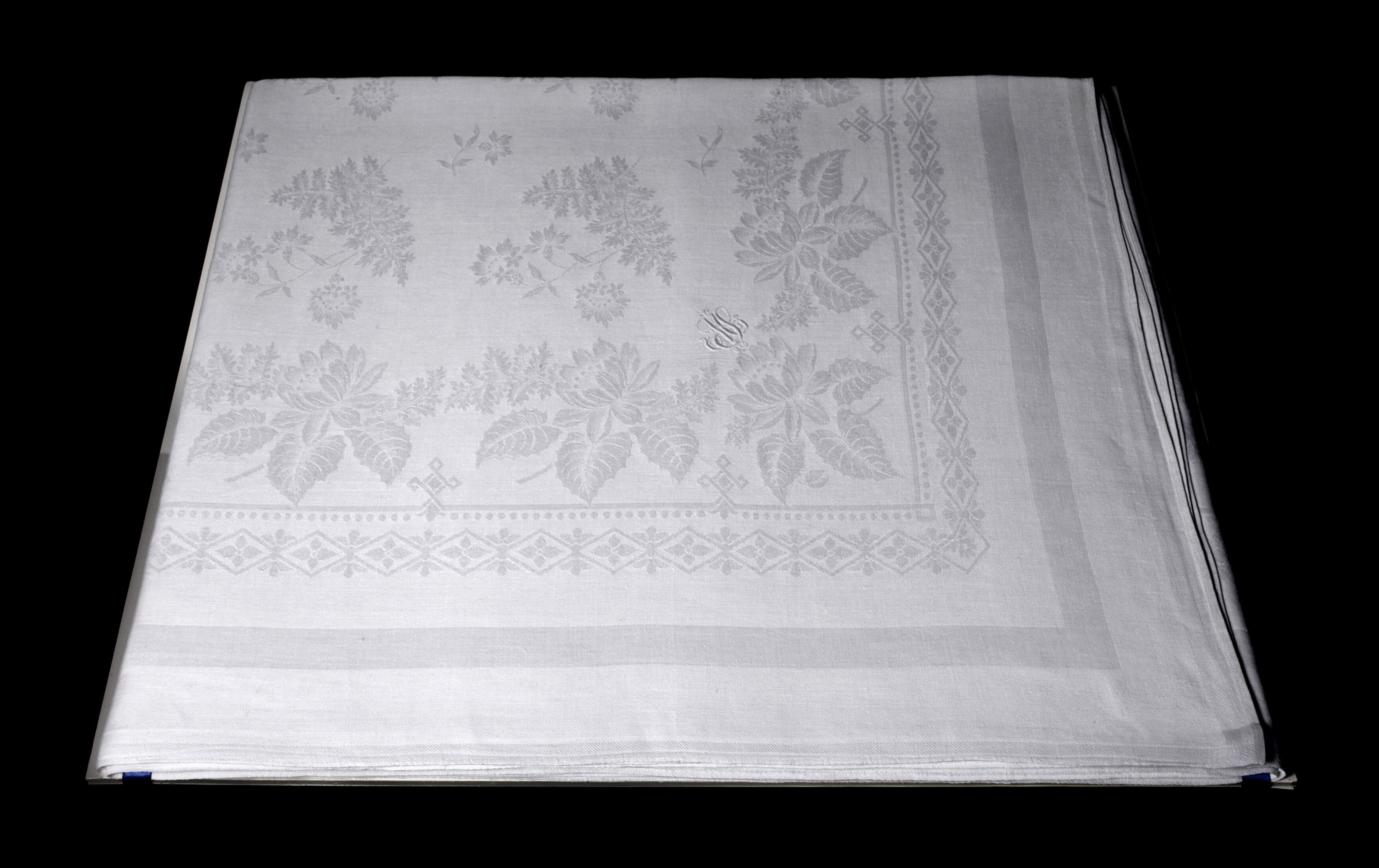 Großes Tafeltuch mit Farn- und Waldblumendekor