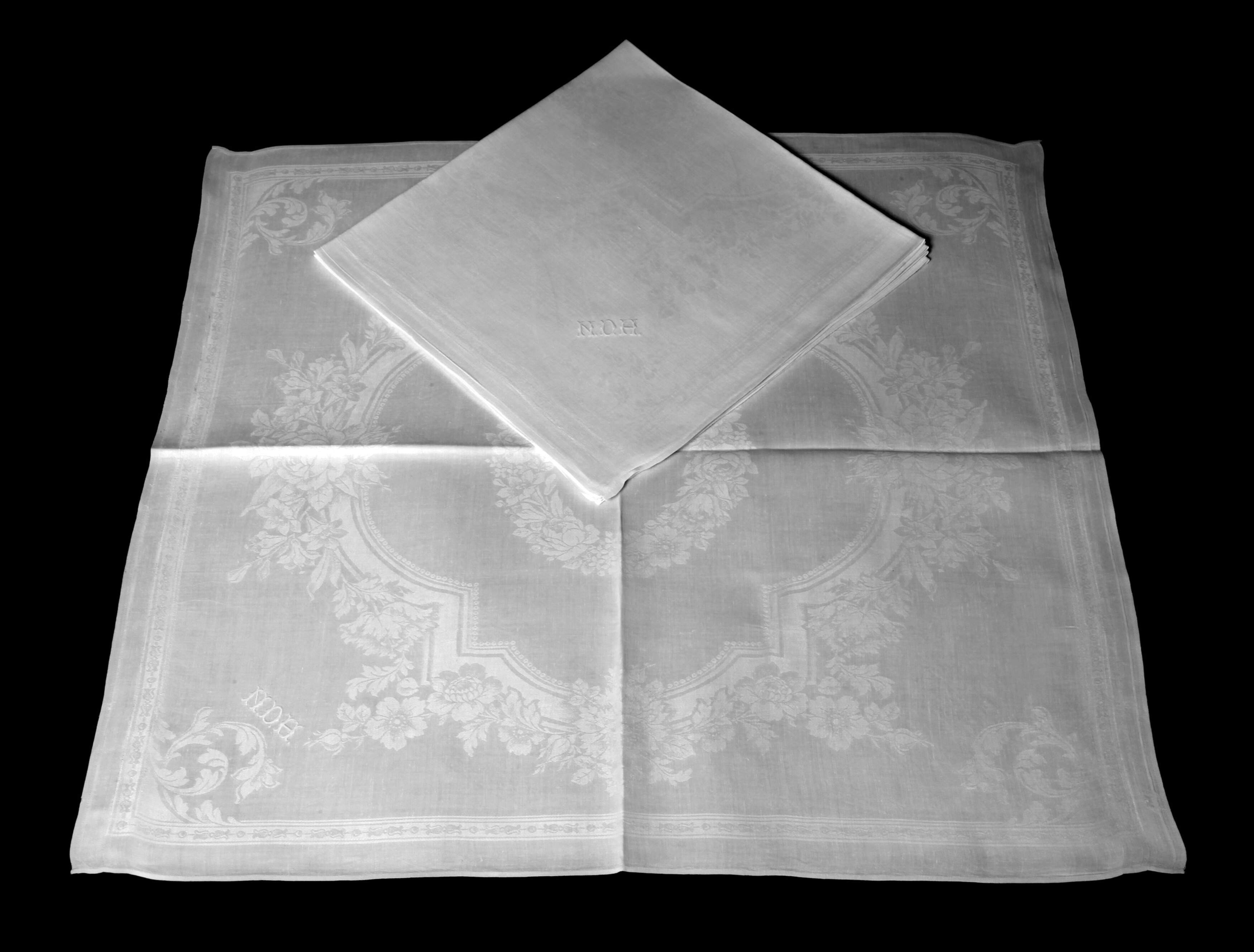 Set Prachtmundtücher mit Blumendekor