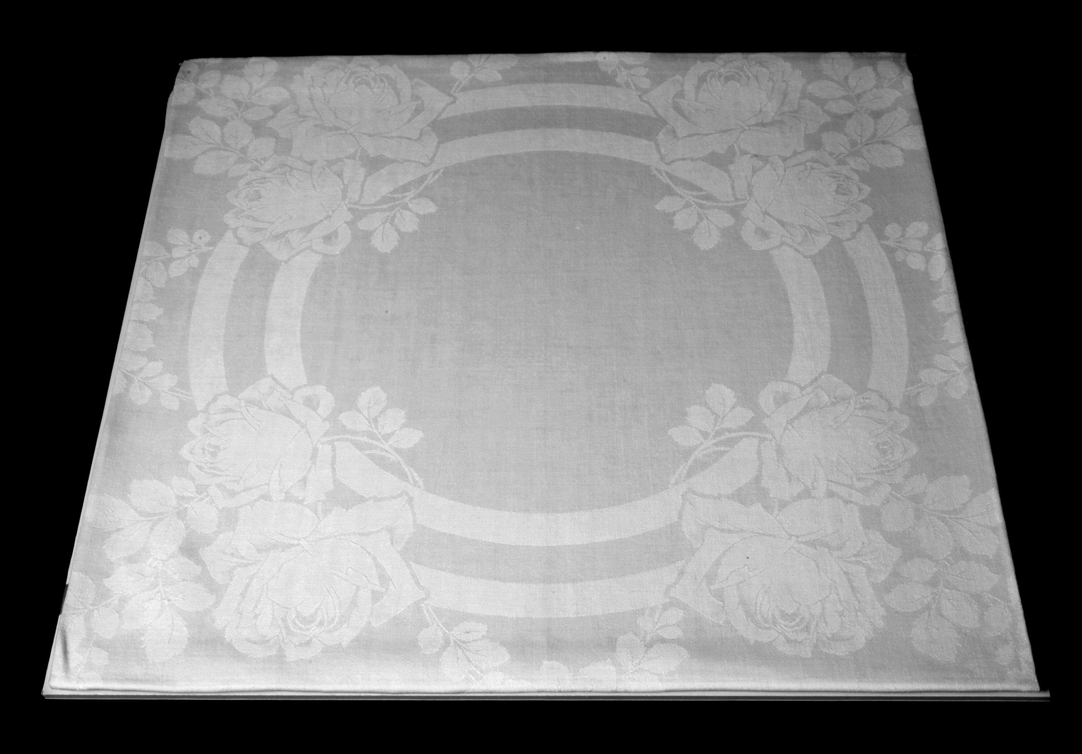 Quadratisches Tischtuch mit Rosendekor