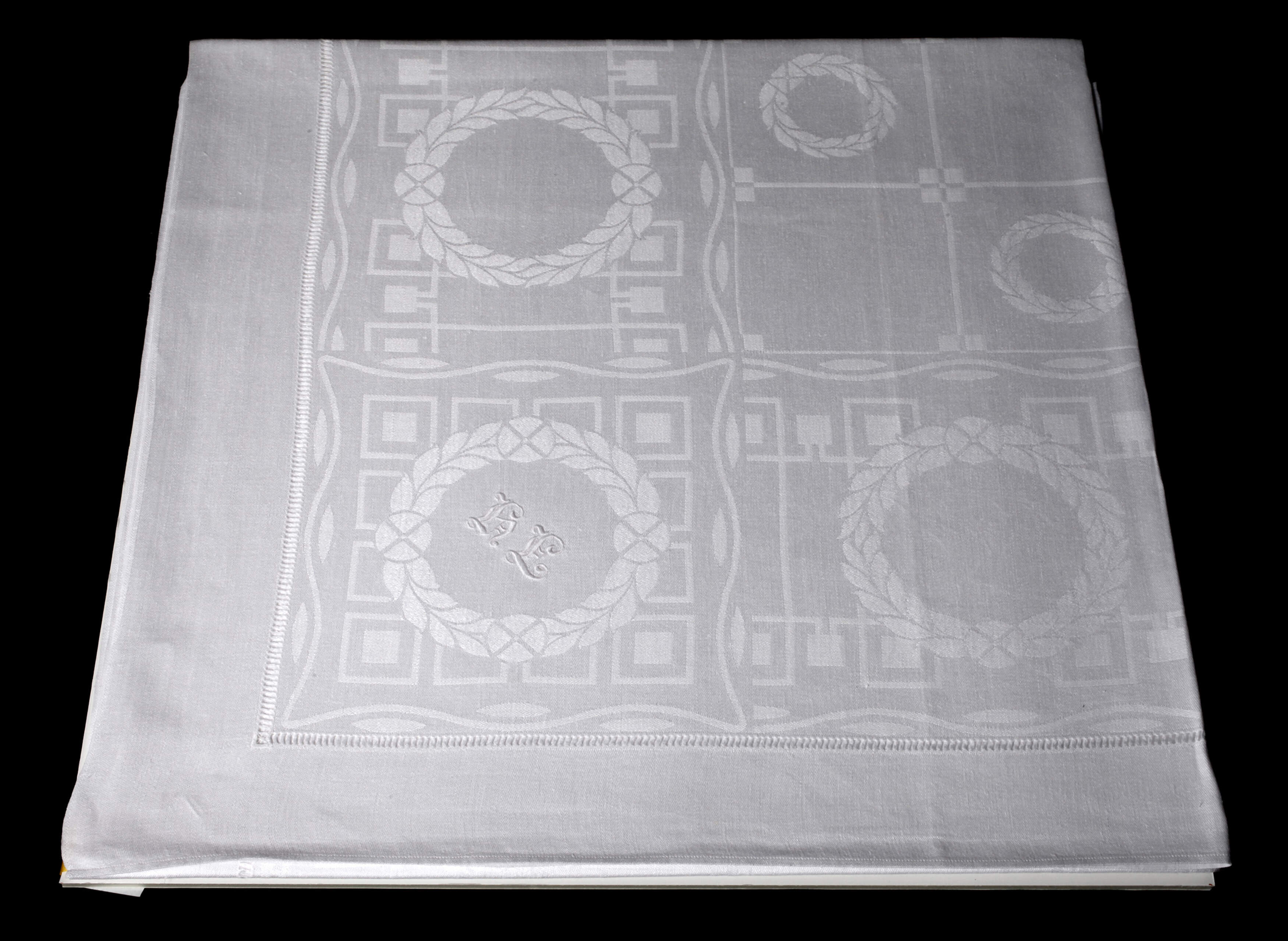 Tischtuch mit Lorbeerkranzdekor