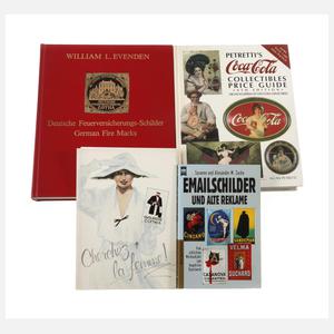 Vier Bücher Emailleschilder