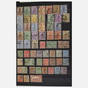 Zwei Briefmarkenalben Ausland