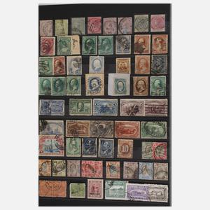 Zwei Briefmarkenalben Ausland