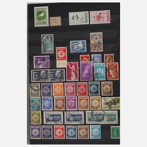 Zwei Briefmarkenalben Ausland