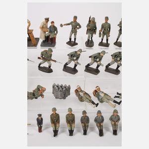 Konvolut Massesoldaten im Gefecht