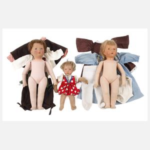 Drei Käthe Kruse Puppen als Familie