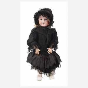 Große französische Porzellankopfpuppe