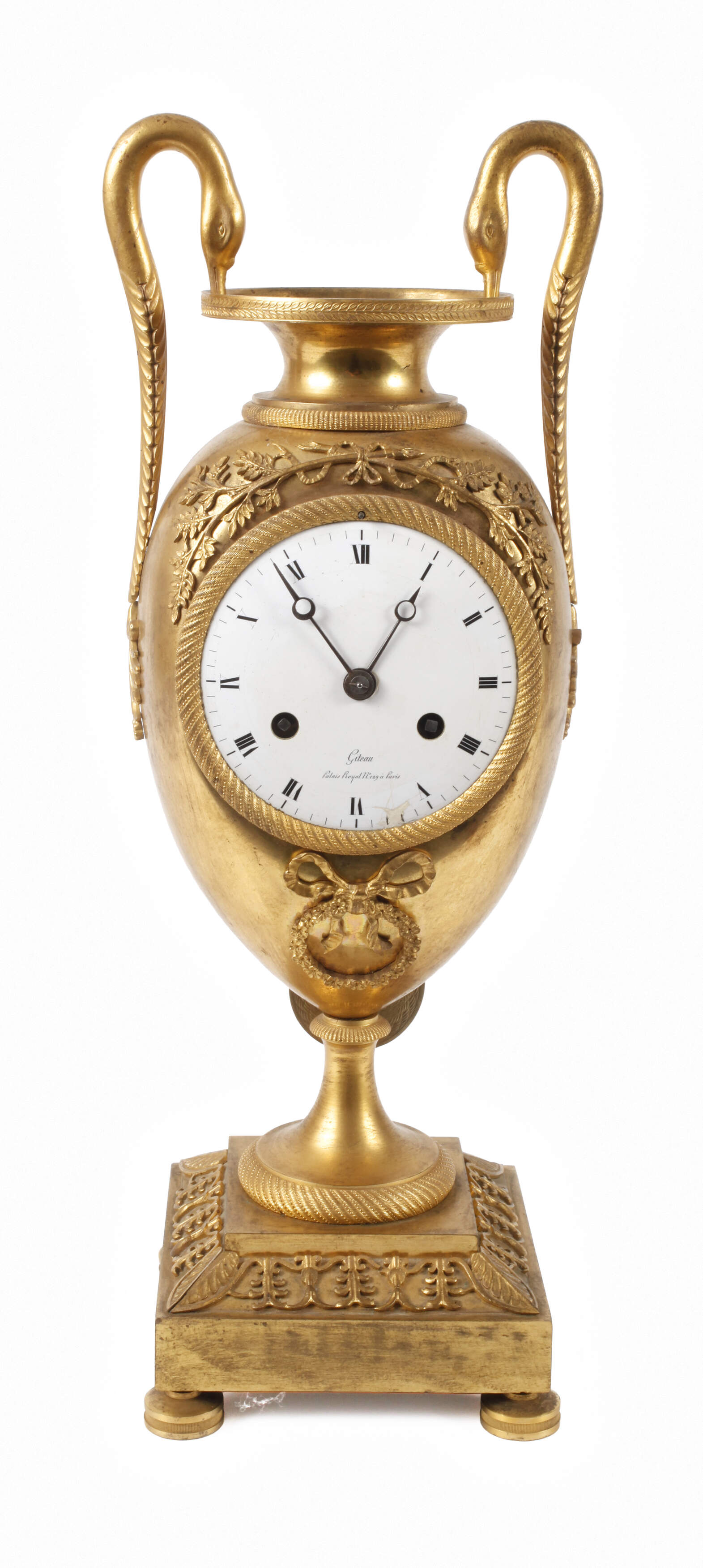 Vasenuhr Empire Giteau á Paris