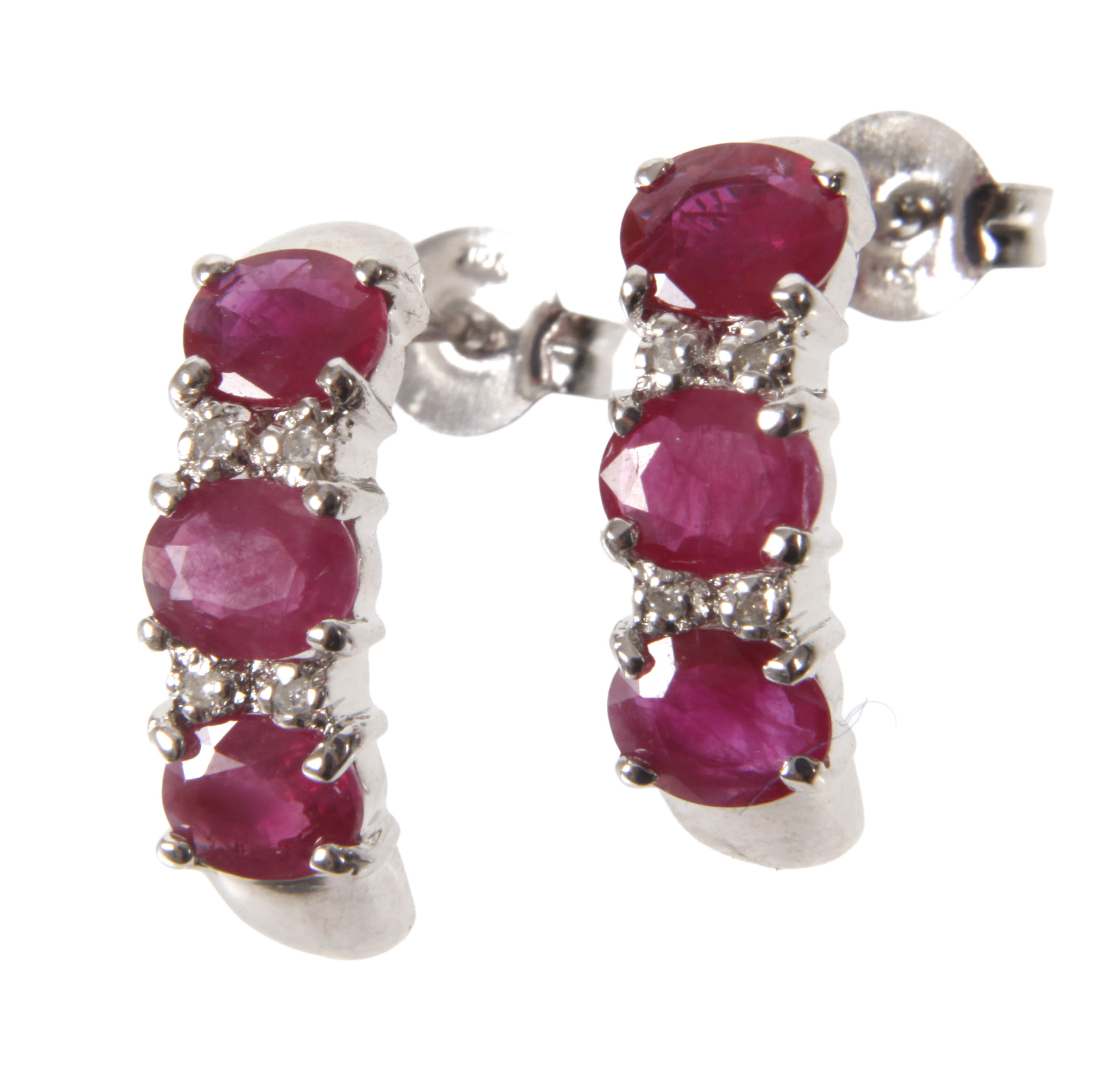 Paar Ohrstecker mit Rubinen