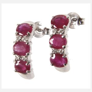Paar Ohrstecker mit Rubinen