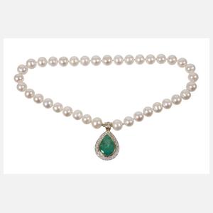 Hochwertiger Smaragdanhänger an Perlenkette