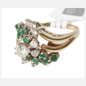 Prächtiger Ring mit Brillanten und Smaragden