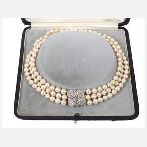 Dreireihiges Perlencollier mit Brillantschließe