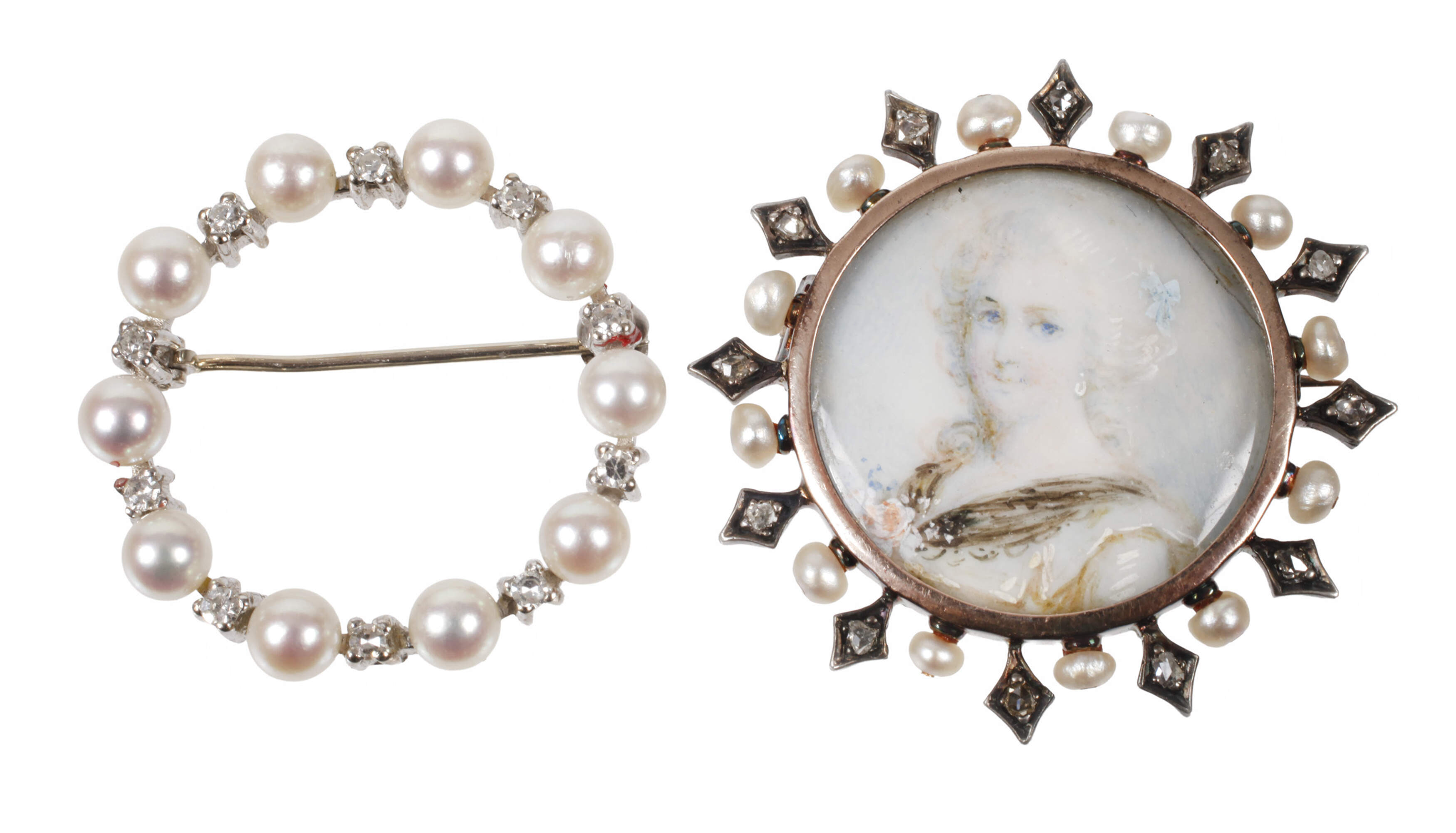 Paar Schmuckbroschen mit Perlen