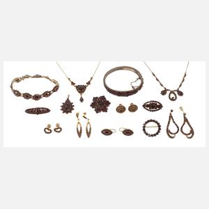 Umfangreiches Konvolut Granatschmuck