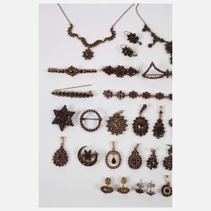 Umfangreiche Sammlung Granatschmuck