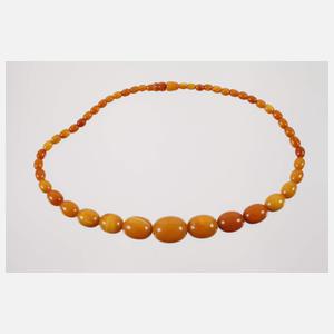 Zwei Bernsteincolliers