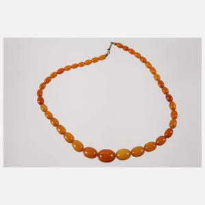 Zwei Bernsteincolliers