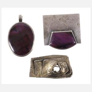 Drei Designer-Schmuckstücke