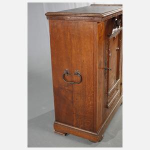 Halbschrank im Renaissancestil