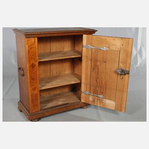 Halbschrank im Renaissancestil