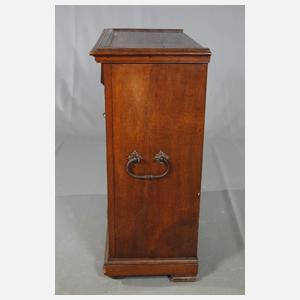 Halbschrank im Renaissancestil